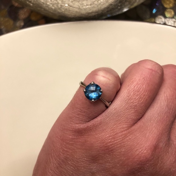 2.25 Carats London Blue Topaz Ring Sterling Silver - Picture 7 of 8